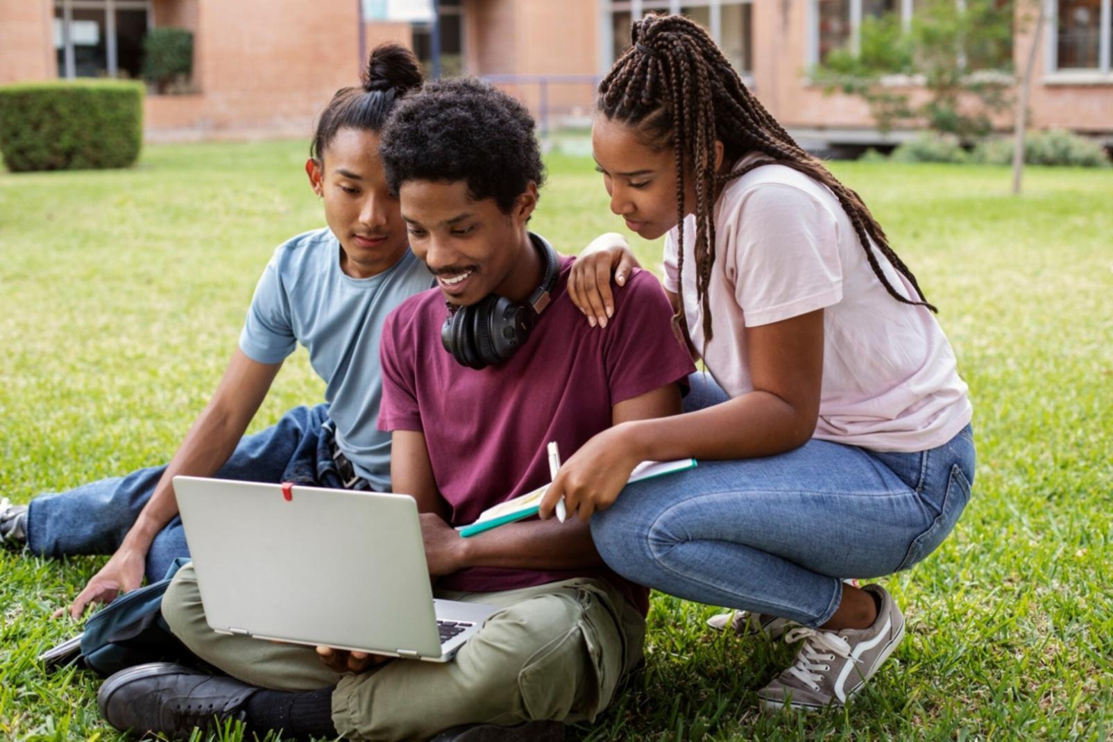 Business negotiation training environment with participants